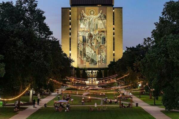 An image of the Hesburgh Library and the Word of Life Mural